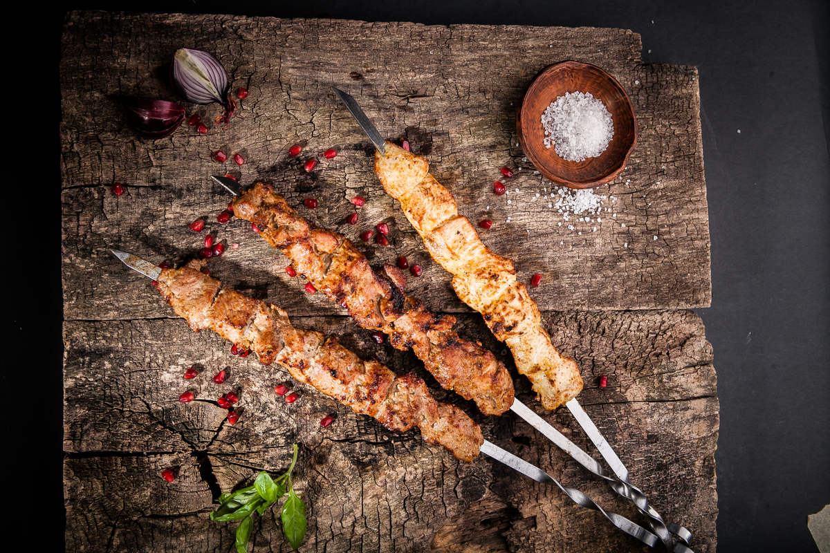 шашлык из курицы, из свининой шеи, из филе телятины, из баранины